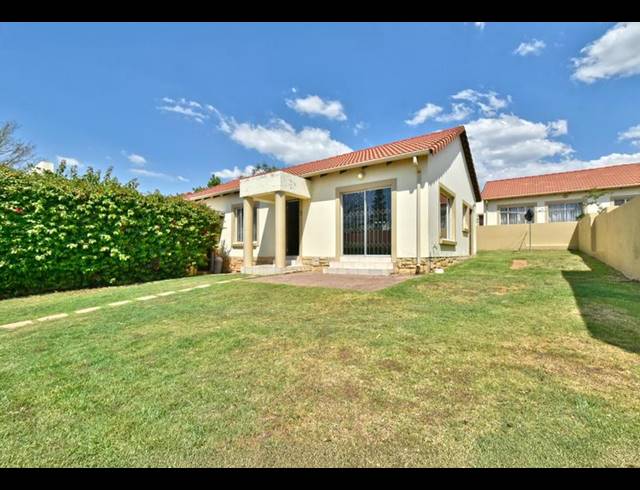 3 BEDROOM TOWNHOUSE FOR SALE IN NORTH RIDING